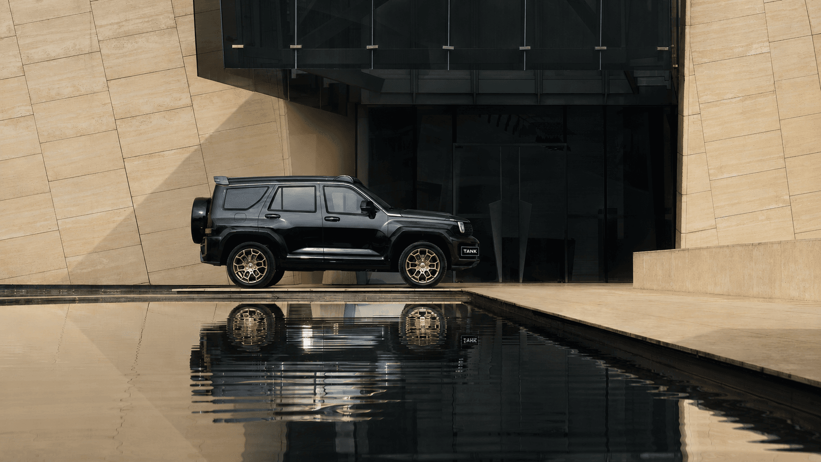 TANK 700 Edition One